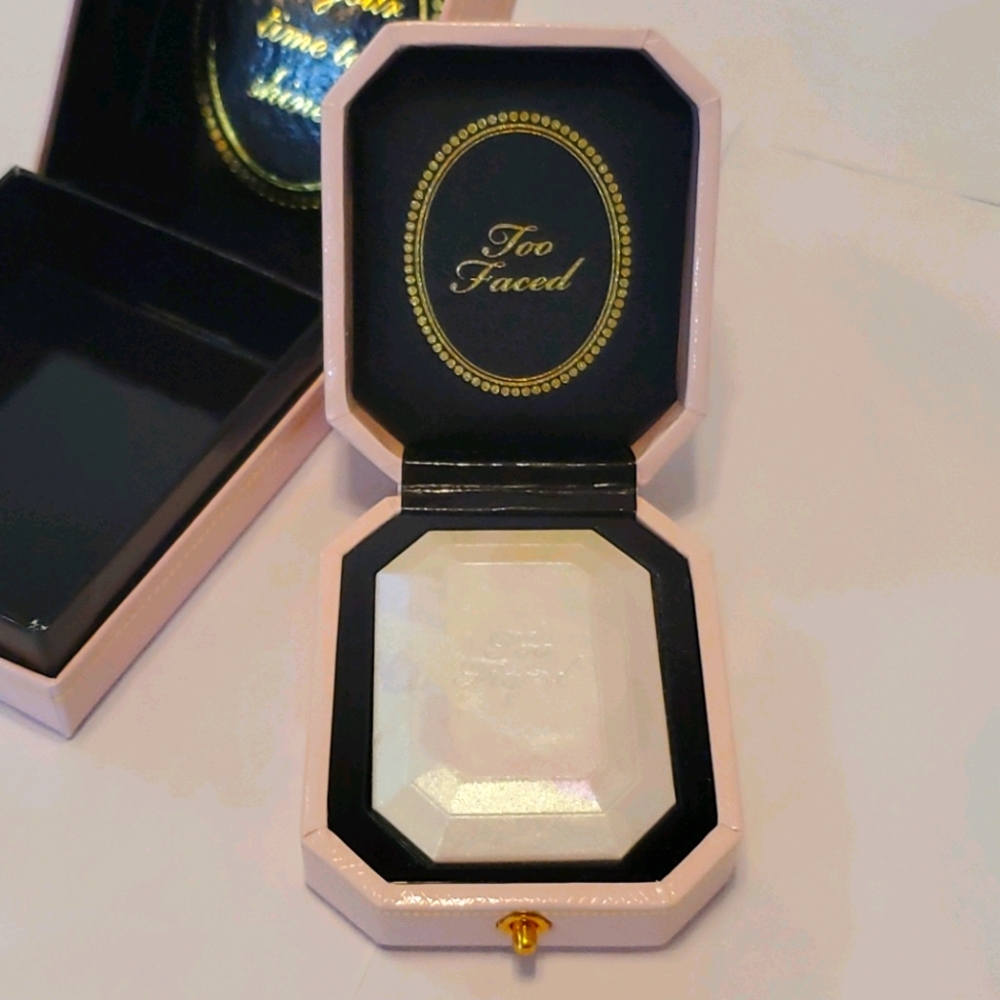 NIB Multi-Use Highlighter Too Faced "Dimond Light"